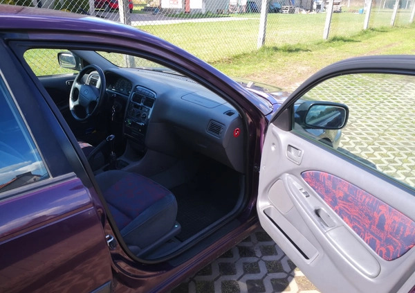 Toyota Avensis cena 8900 przebieg: 178205, rok produkcji 2000 z Poręba małe 79